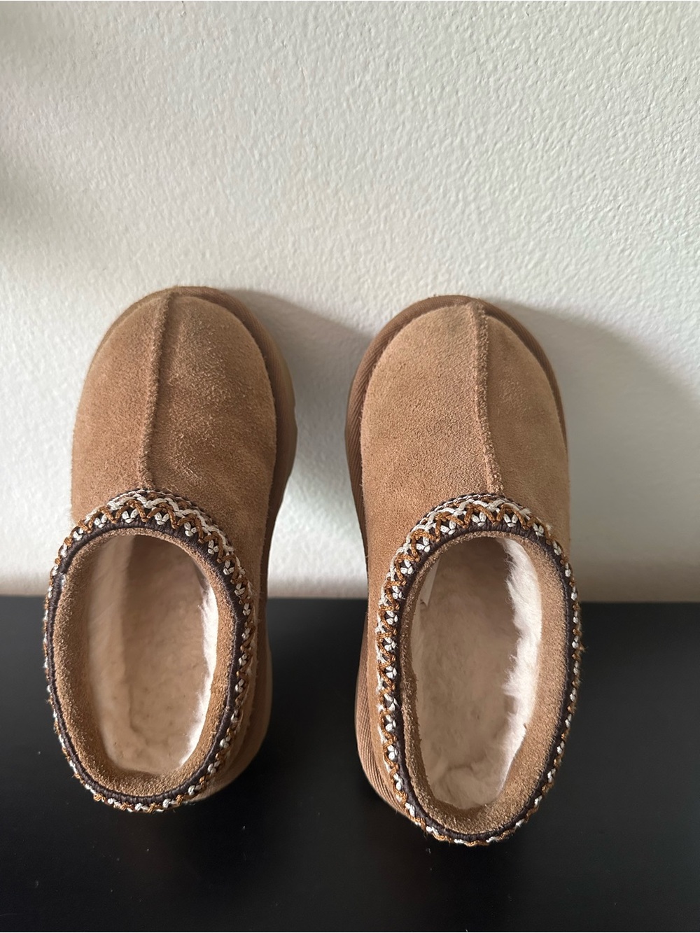 UGG - Picture 8 of 8